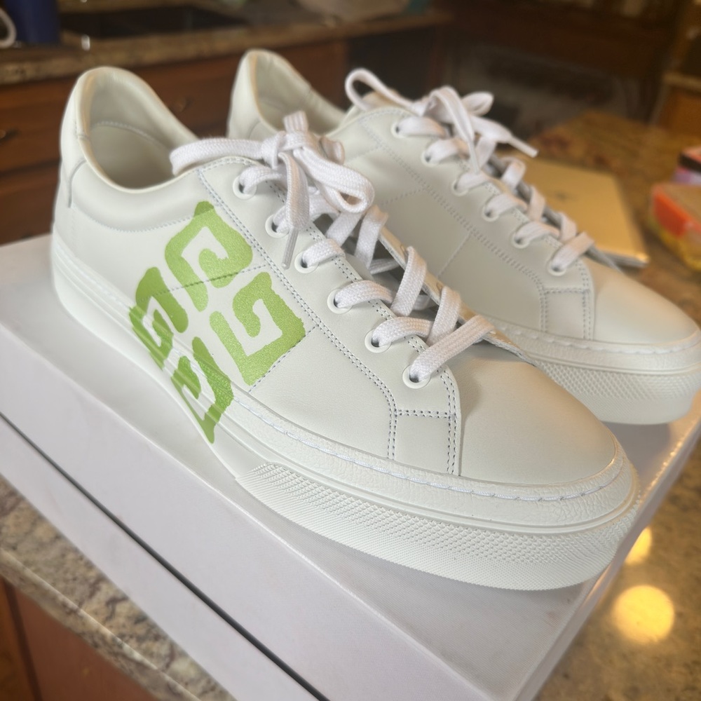 Givenchy mens chito city sport sneaker size 44